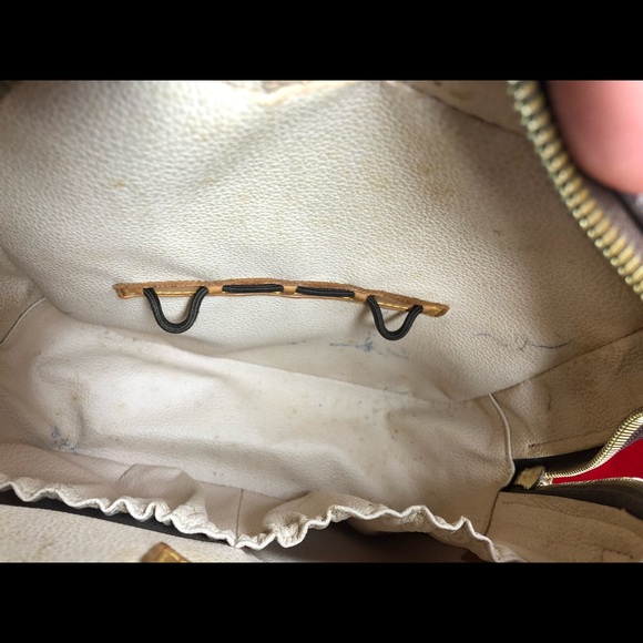 Authentic Louis Vuitton crossbody bag - Picture 12 of 15